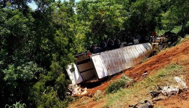 Motociclistas aproveitam congestionamento e fazem 'churrasco' em escapamento