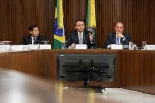 Bolsonaro quer transparência em atos dos governos atual e anteriores