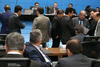 Deputados divergem sobre repúdio a fala de ministro e Correa tem voto de minerva