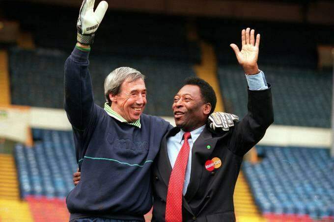 Morre Gordon Banks, goleiro que fez a defesa do século na cabeçada de Pelé.