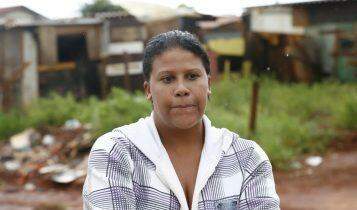 Tempestade deixa rastro de destruição e desabriga famílias na Favela do Linhão, na Capital