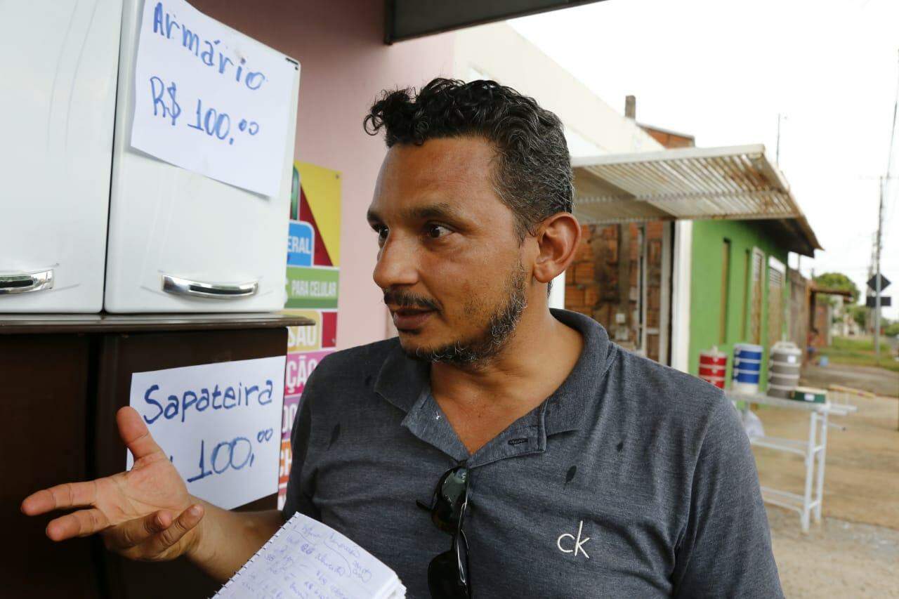 Casal de Campo Grande quer vender todos os móveis para viver na praia