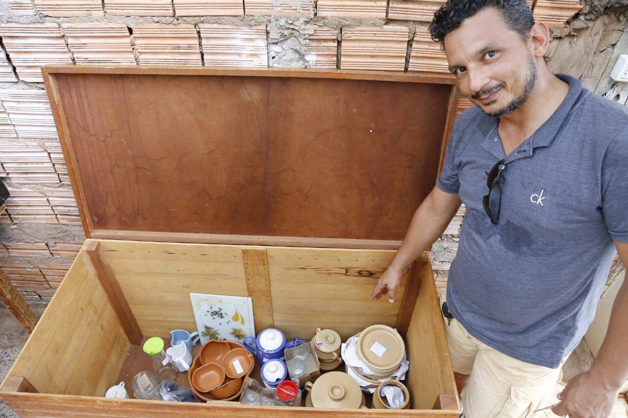 Casal de Campo Grande quer vender todos os móveis para viver na praia