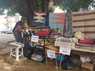 Repleta de artes e variedades, feira na Praça da Bolívia é opção para família curtir o domingão