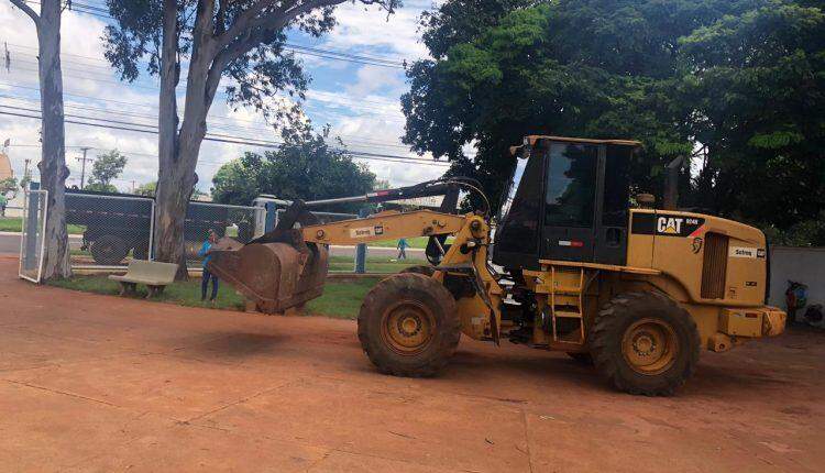 Sepulturas destruídas deixam caixões e até restos mortais expostos em cemitério da Capital