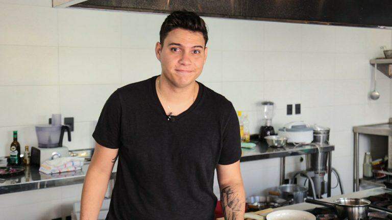 #ForaDaCasca: Chef Daniel Barbosa ensina releitura da clássica omelete