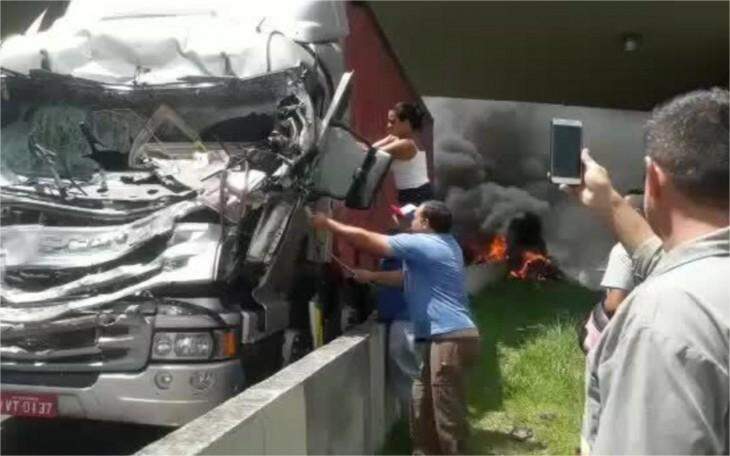 Projeto de Fábio Trad quer pena maior para quem filmar tragédia ao invés de ajudar