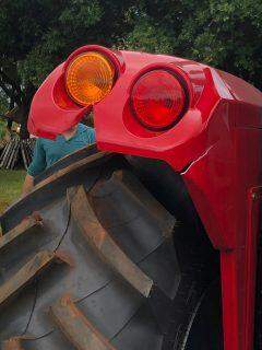 Azar: caminhão acerta traseira de trator recém-entregue pelo governador