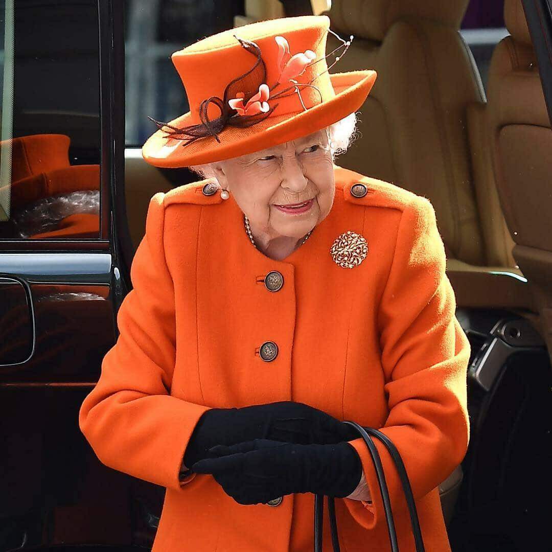Rainha Elizabeth II  posta no Instagram pela primeira vez.