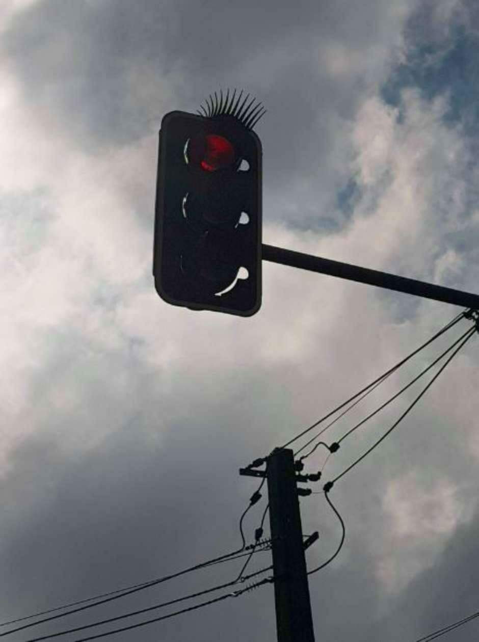 Curitiba tem semáforos com cílios para "homenagear" mulheres.