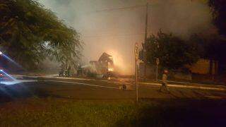 VÍDEO: incêndio possivelmente criminoso destrói barracão de empresa de pneus na Capital