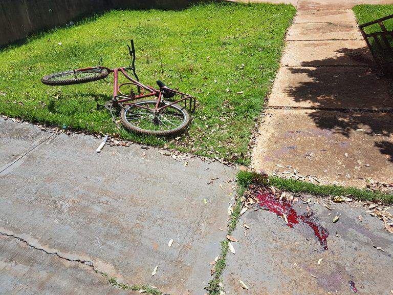 Ciclista é atropelado por carro e ferido com três tiros por dupla em moto no Jardim Colibri