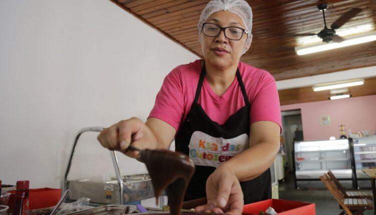 Self-service de ovo de chocolate vira opção para customizar presentes na Páscoa