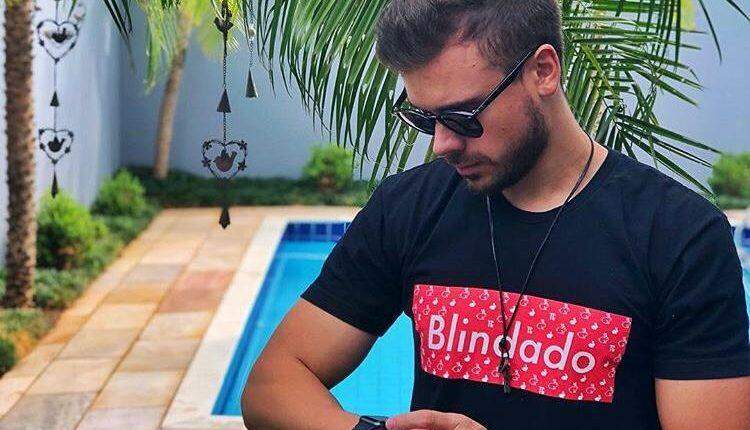 Bordão entre amigos vira modelo de negócio e vendas decolam pela internet