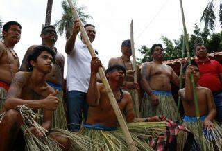 Indígenas celebram semana de valorização em feira cultural