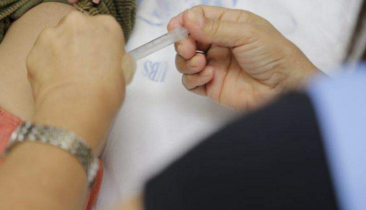 Primeiro dia de vacinação contra a gripe tem poucas filas e baixa procura