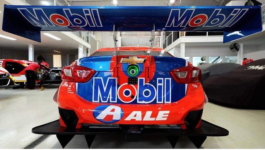 Mobil leva carro de Rubens Barrichello à Faria Lima, em SP