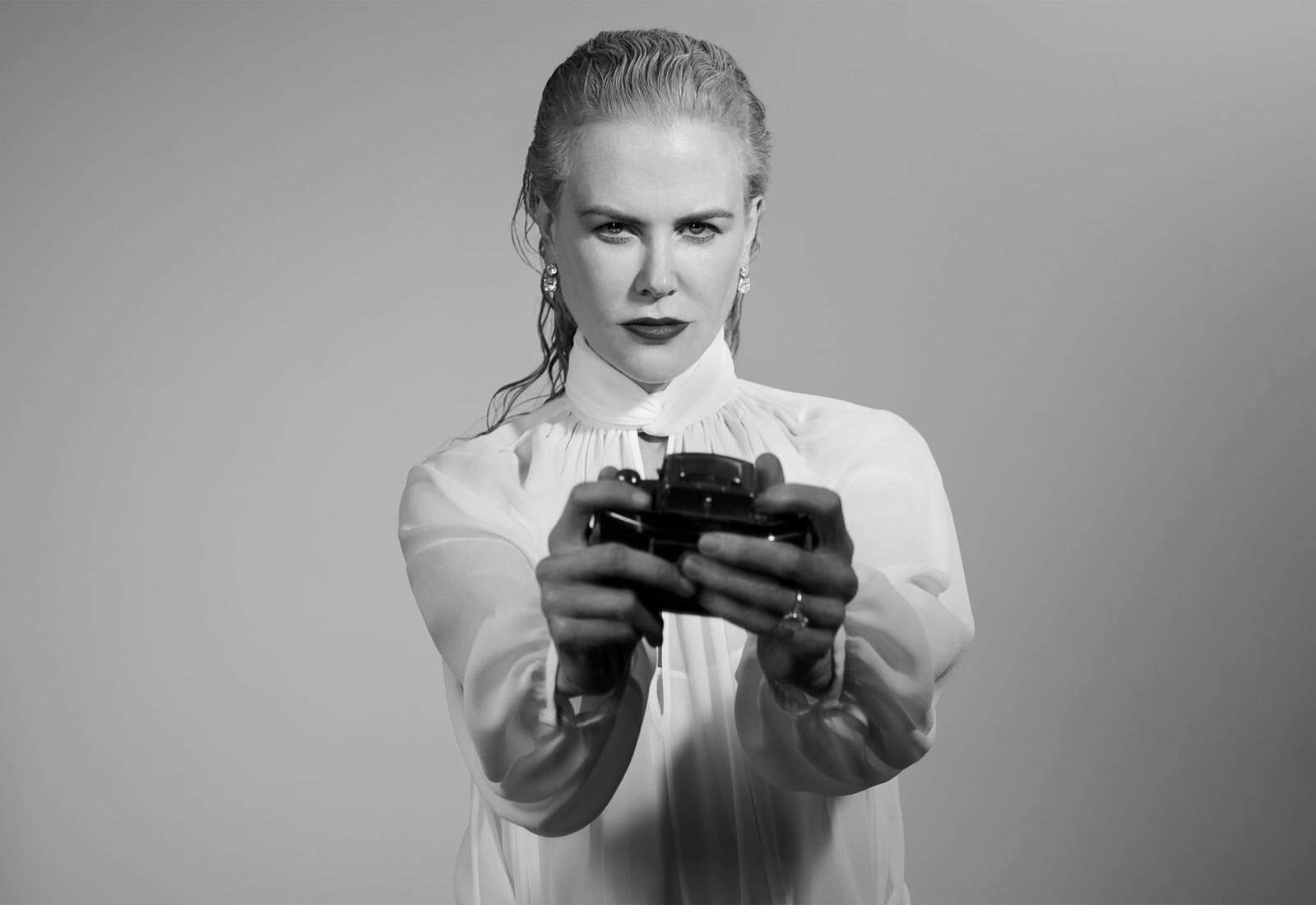 Nicole Kidman ,uma das poucas estrelas de cinema que restam em Hollywood,surpreende com cabelo curtinho em ensaio para Vanity Fair