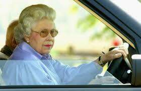 Rainha Elizabeth II renuncia a continuar dirigindo por razões de segurança.