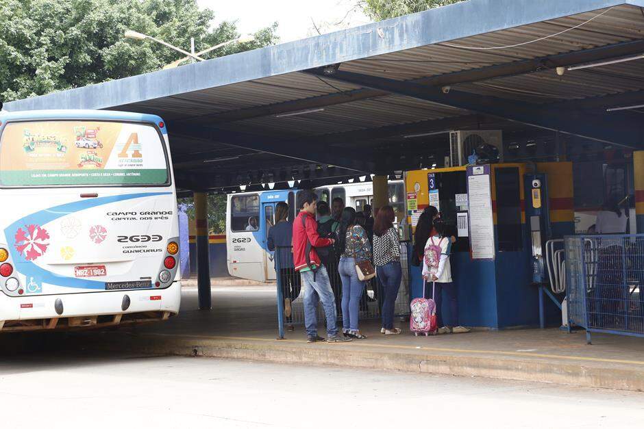 Lotação, calor e demora: Desconforto é rotina nos ônibus em Campo Grande