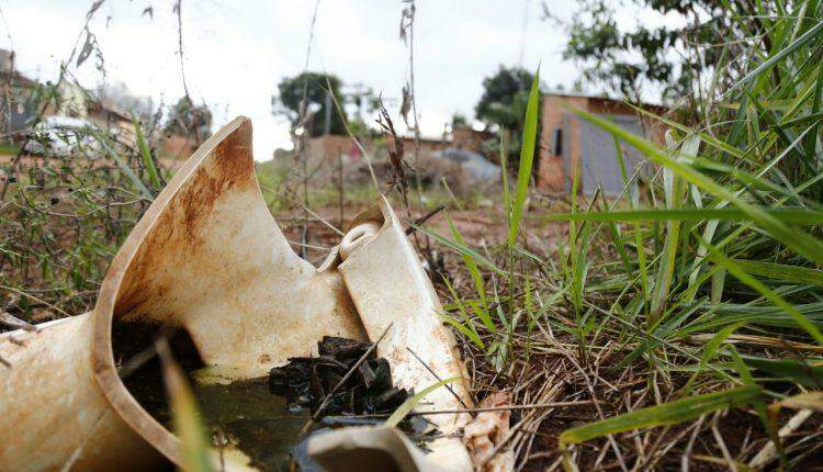 Lixo em terrenos faz Noroeste ser o bairro campeão em focos de dengue