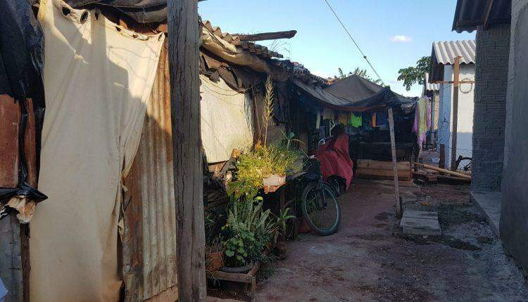 Bebê que viralizou por dormir em carrinho de mão é exemplo da vulnerabilidade no Bom Retiro