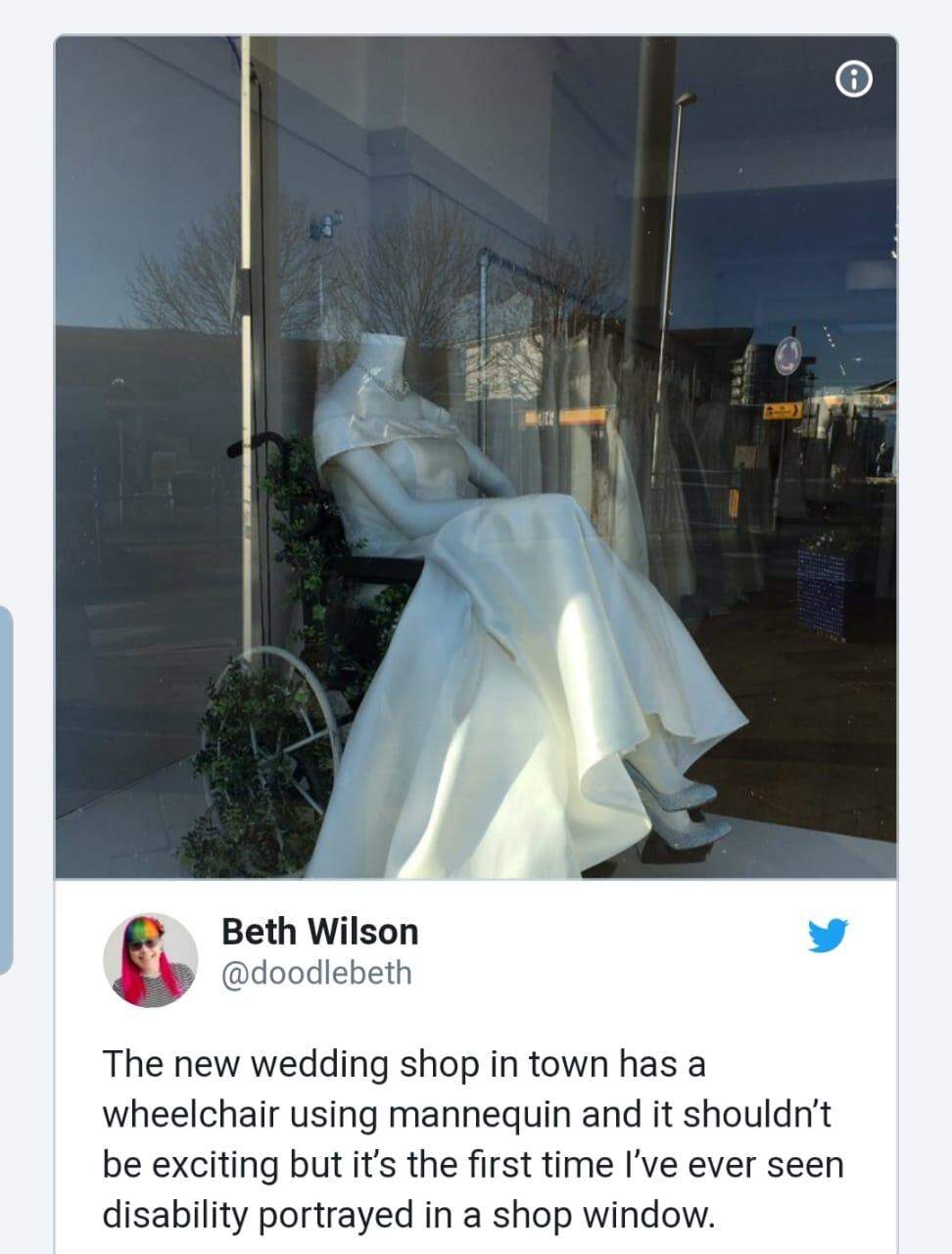 Vestido de noiva inclusivo para cadeirantes viraliza na web