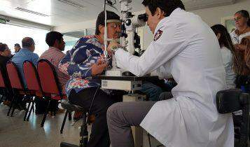 Santa Casa realiza mutirão de exames de vista, mas pacientes reclamam de lentidão