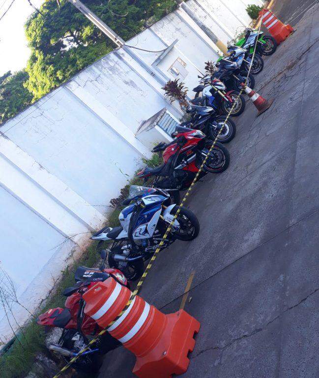 Após baderna no trânsito, PM apreende 8 motos de luxo na Afonso Pena