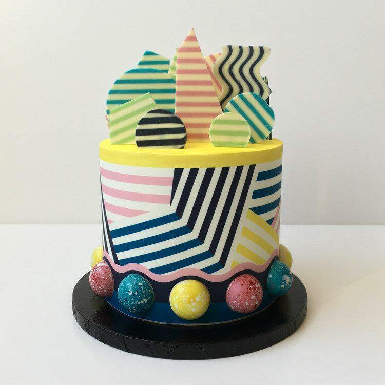 Alison Dunlop, expert em bolos com um estilo gráfico único.