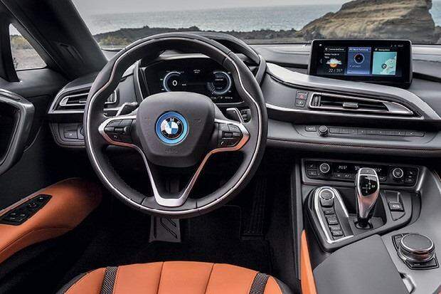 BMW i8 Roadster começa a ser vendido no Brasil.