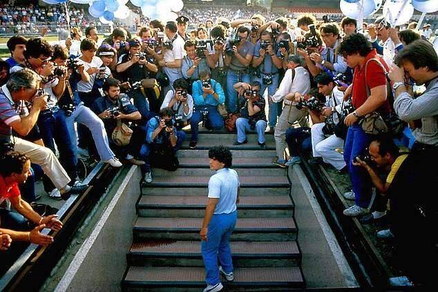 Documentário sobre Maradona mostra ascensão e queda do argentino