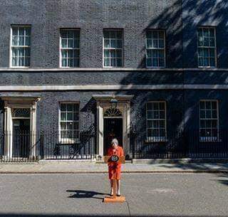 Theresa May anuncia renúncia ao cargo de primeira-ministra do Reino Unido