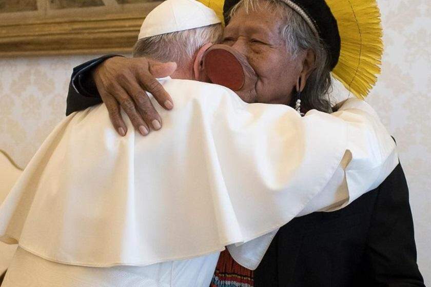 Papa recebe cacique Raoni em audiência privada no Vaticano