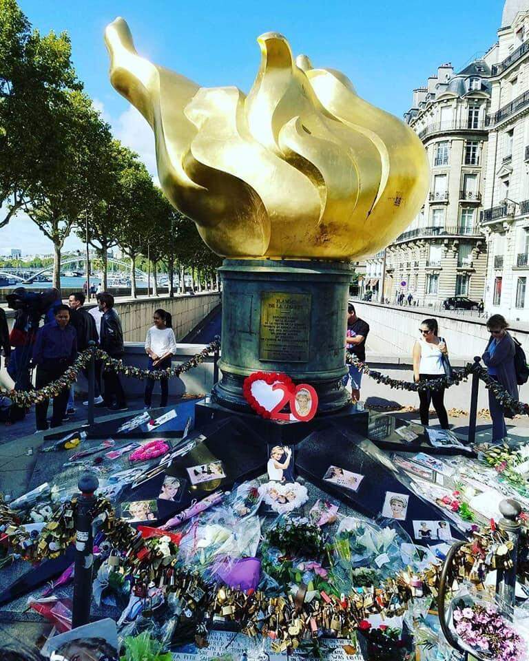 Cidade de Paris quer renomear praça em homenagem a princesa Diana