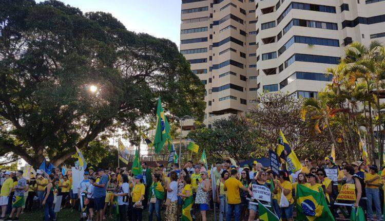 Apoiadores do Governo inovam e ato tem de tomataço a Moro Superman