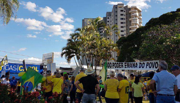 Apoiadores do Governo inovam e ato tem de tomataço a Moro Superman