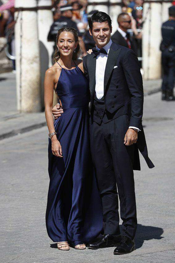 Sergio Ramos e Pilar Rubio se casam em um casamento de roqueiro flamenco.