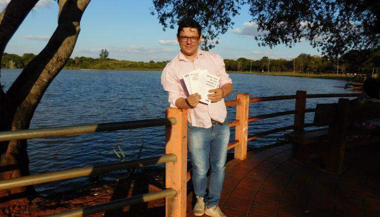 #CG120: Nas mãos de Glauber da Rocha, paixão por Campo Grande vira livro de poesias