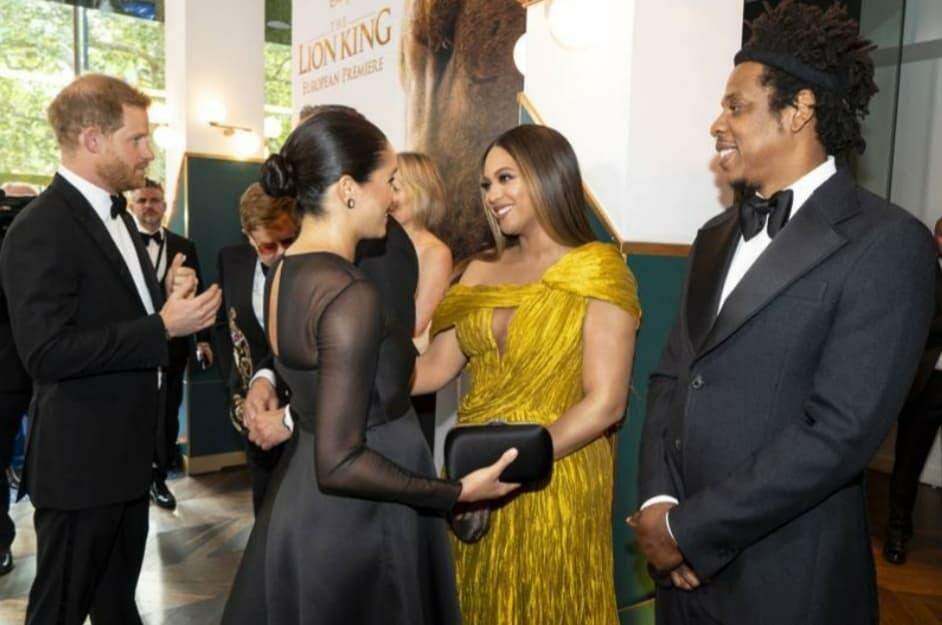 Meghan Markle acompanha Beyoncé em estréia de 'O Rei Leão '