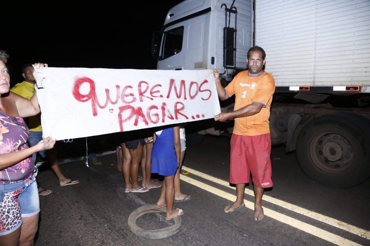 VÍDEO: Após 2h de negociação, manifestantes decidem liberar trânsito na BR-163