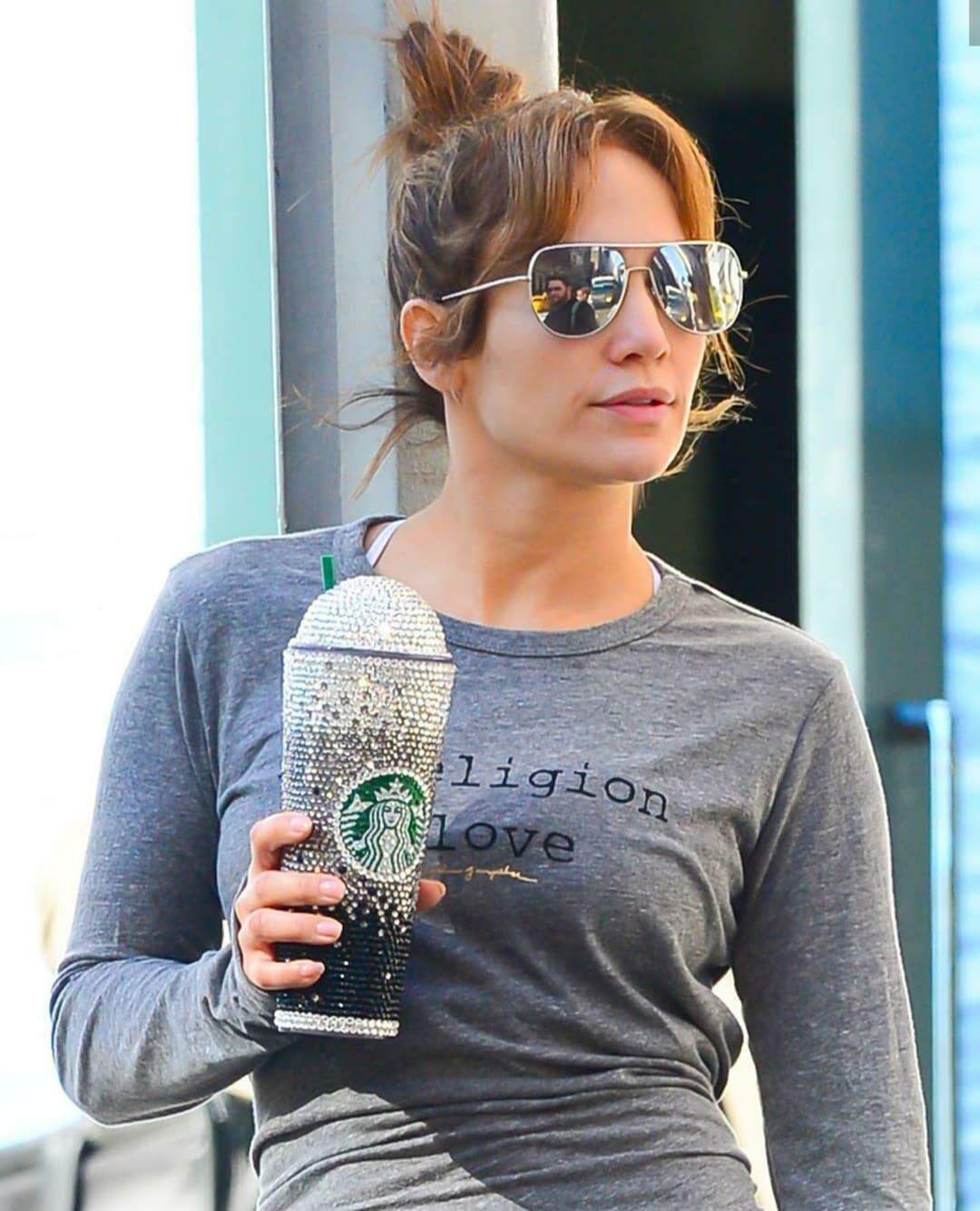 Jennifer Lopez, rainha dos acessórios 'statement'.
