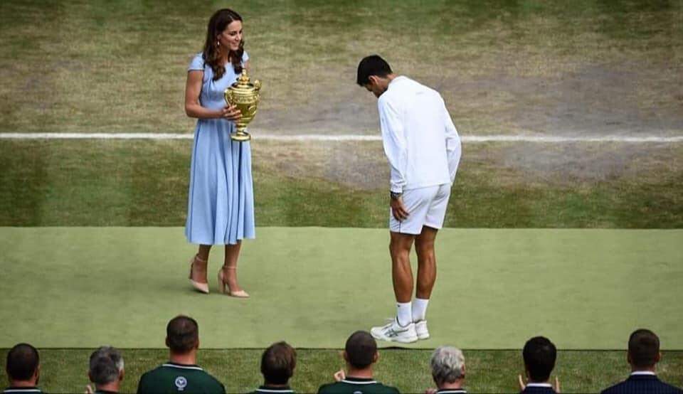 Final masculina de Wimbledon entre Roger Federer e Novak Djokovic.