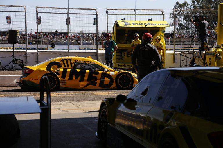 Com poucos minutos para prova, público ainda não lota arquibancadas na Stock Car