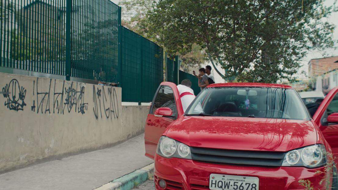 Você notou? O que a placa de uma Pampa de MS faz em um Golf na série 'Sintonia' da Netflix?