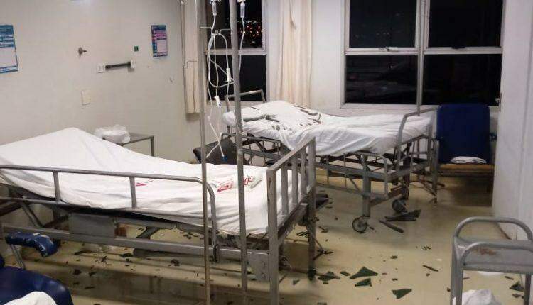 Ventania durante chuva quebra janela e estilhaços ferem paciente na Santa Casa