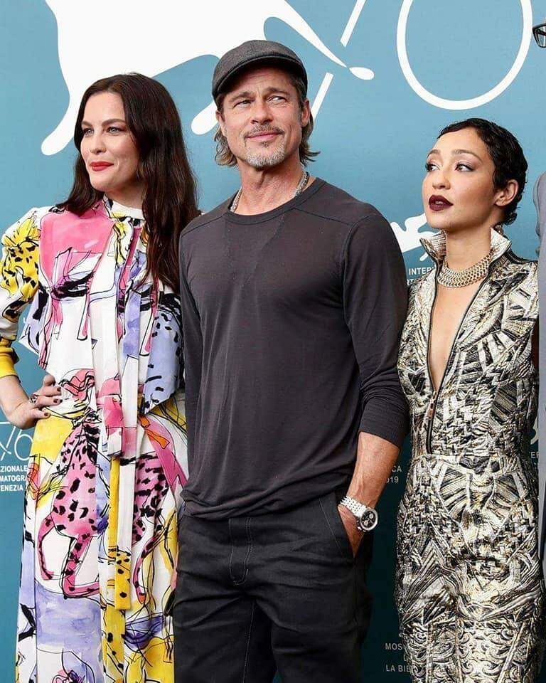 Brad Pitt prestigia Festival de Cinema de Veneza