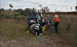 Motorista fica preso inconsciente em carro após capotamento na BR-267