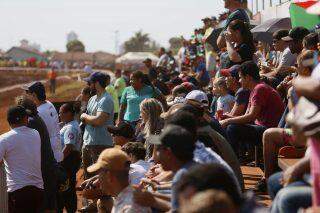 No Rally dos Sertões, Sol e ‘poeirão’ atraem público que pede por esportes diferentes