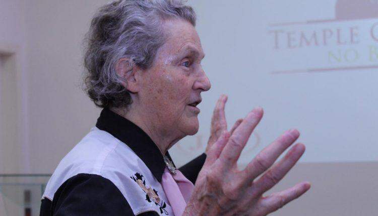 Na Capital a convite da JBS, Temple Grandin coloca-se como autista, mulher e pelo bem-estar animal